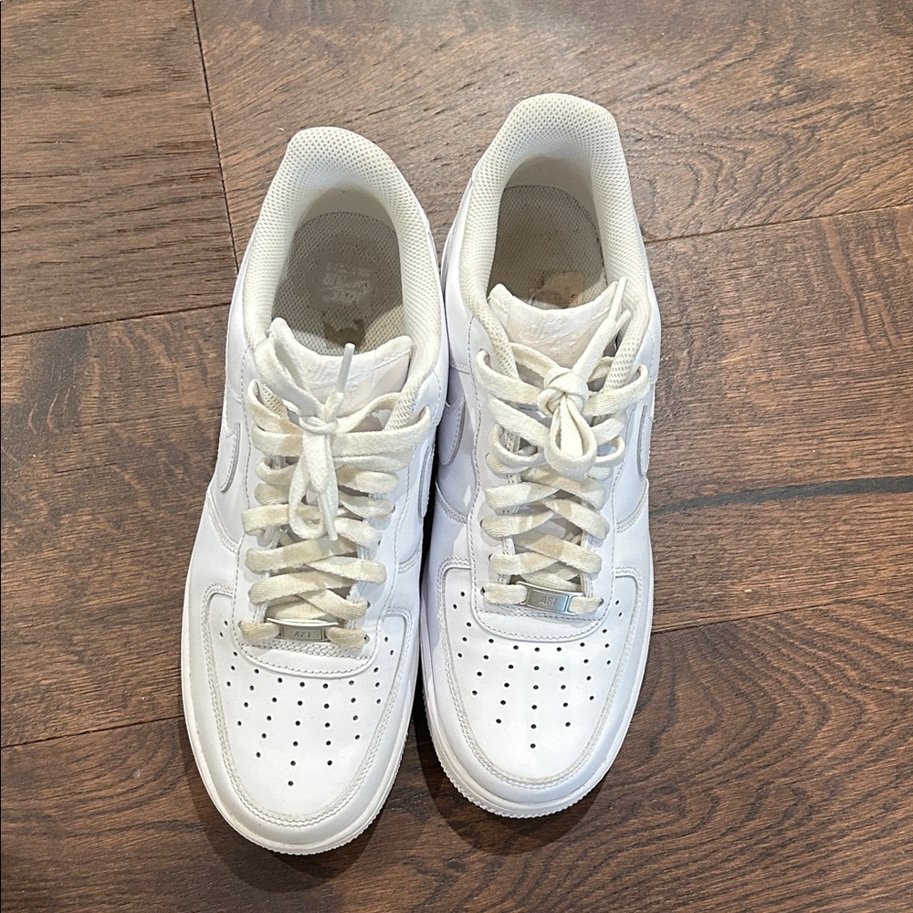 Nike White Leather Athletic Sneakers (BEEN WORN ONCE)